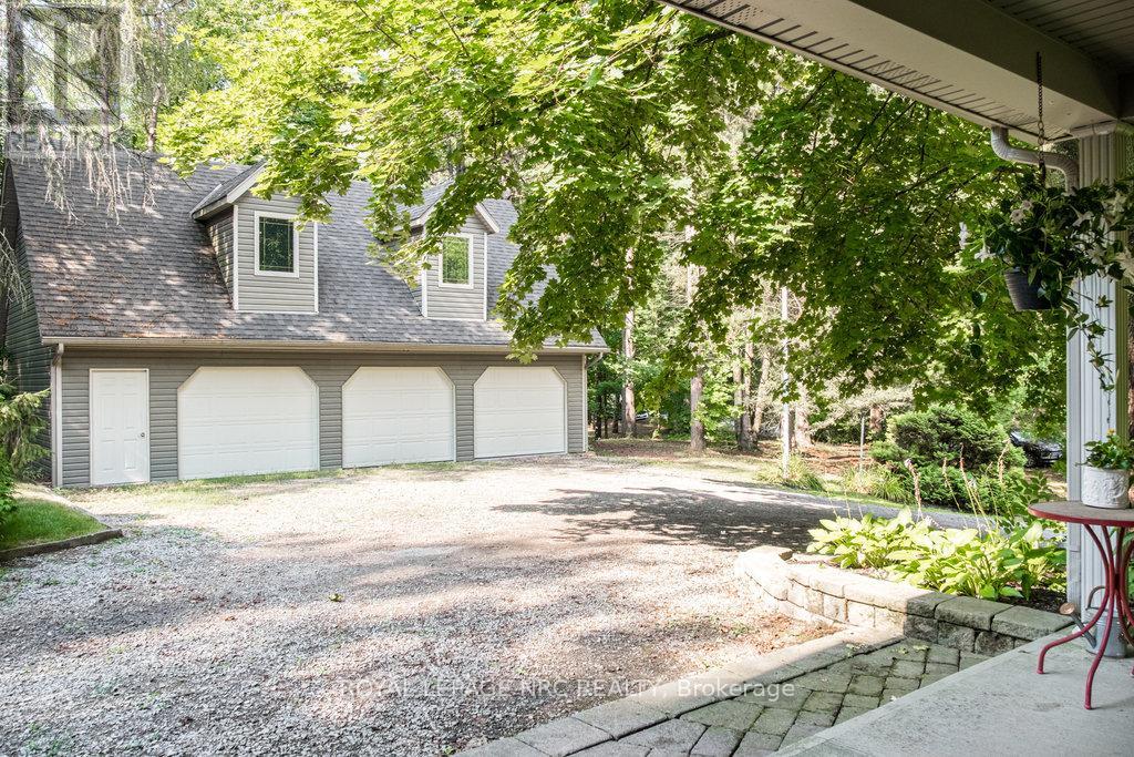 1110 Centre Street, Pelham, Ontario  L0S 1C0 - Photo 29 - X12322944