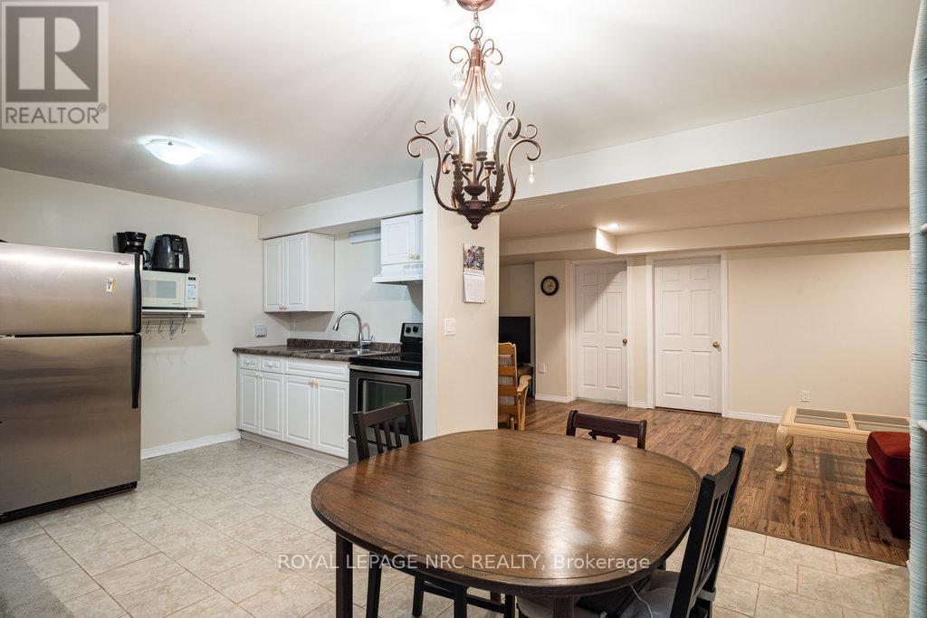 1110 Centre Street, Pelham, Ontario  L0S 1C0 - Photo 33 - X12322944