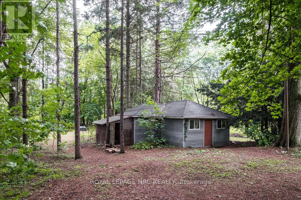 1110 Centre Street, Pelham, Ontario  L0S 1C0 - Photo 34 - X12322944