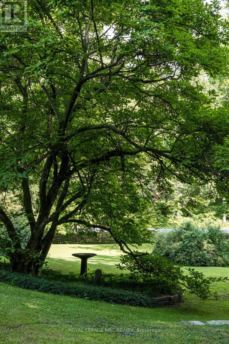 1110 Centre Street, Pelham, Ontario  L0S 1C0 - Photo 40 - X12322944