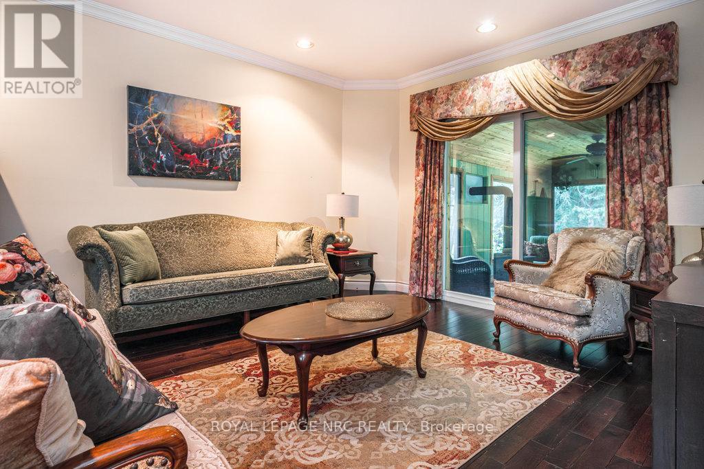 1110 Centre Street, Pelham, Ontario  L0S 1C0 - Photo 5 - X12322944