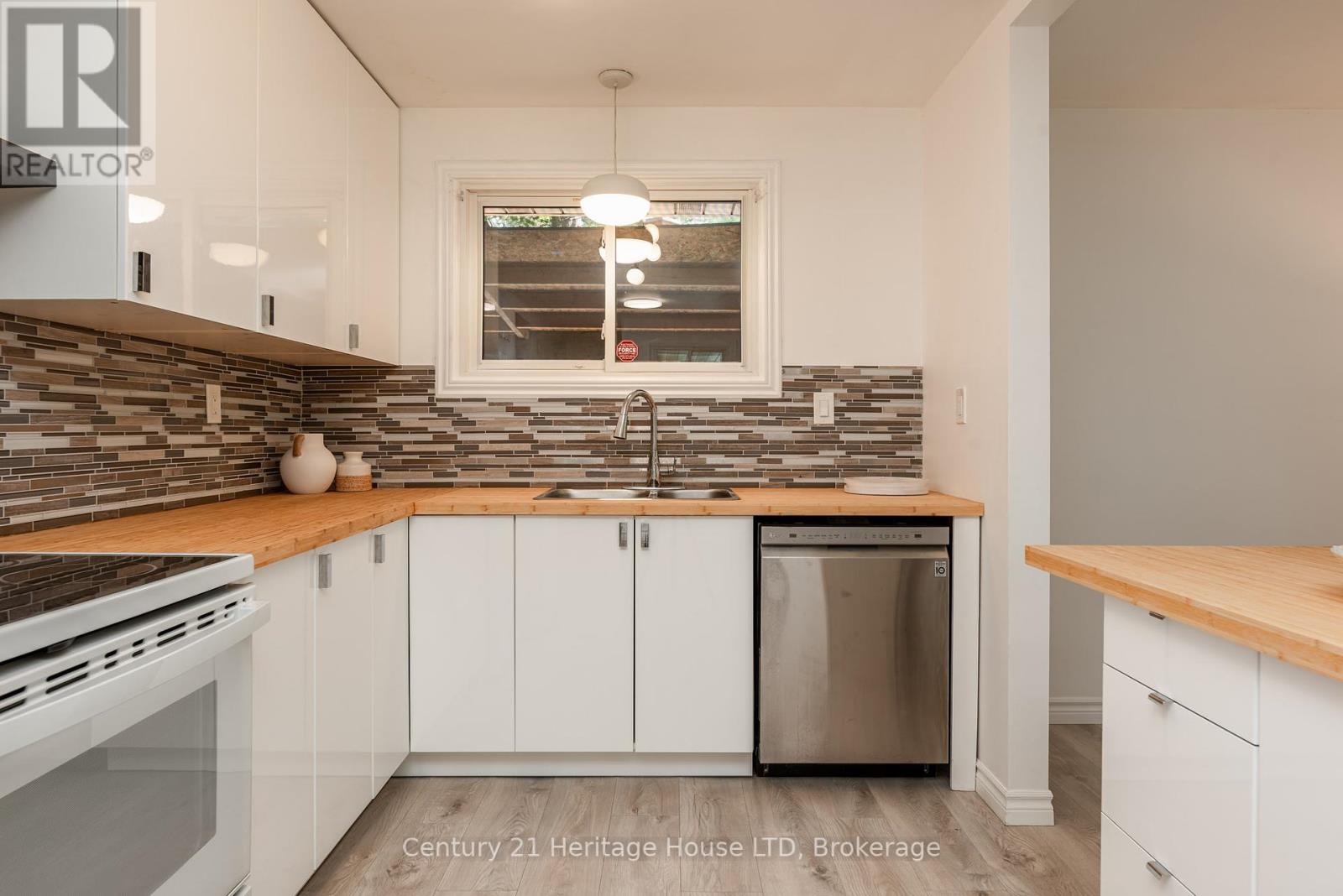 6861 Fairlawn Crescent, Niagara Falls (Arad/fallsview), Ontario  L2G 5B1 - Photo 12 - X12329857