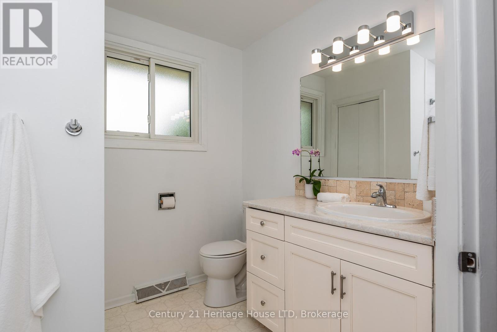 6861 Fairlawn Crescent, Niagara Falls (Arad/fallsview), Ontario  L2G 5B1 - Photo 16 - X12329857