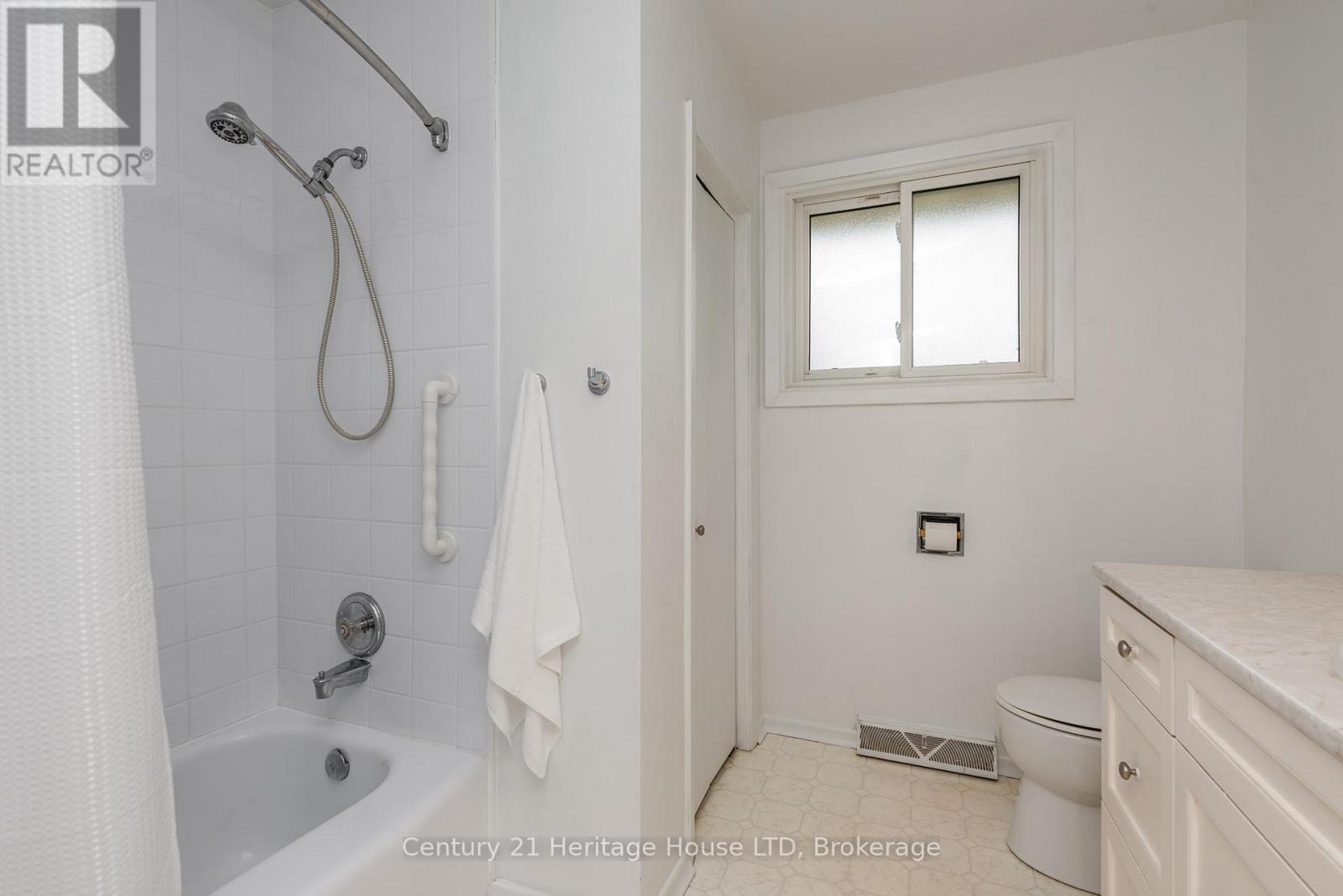 6861 Fairlawn Crescent, Niagara Falls (Arad/fallsview), Ontario  L2G 5B1 - Photo 17 - X12329857