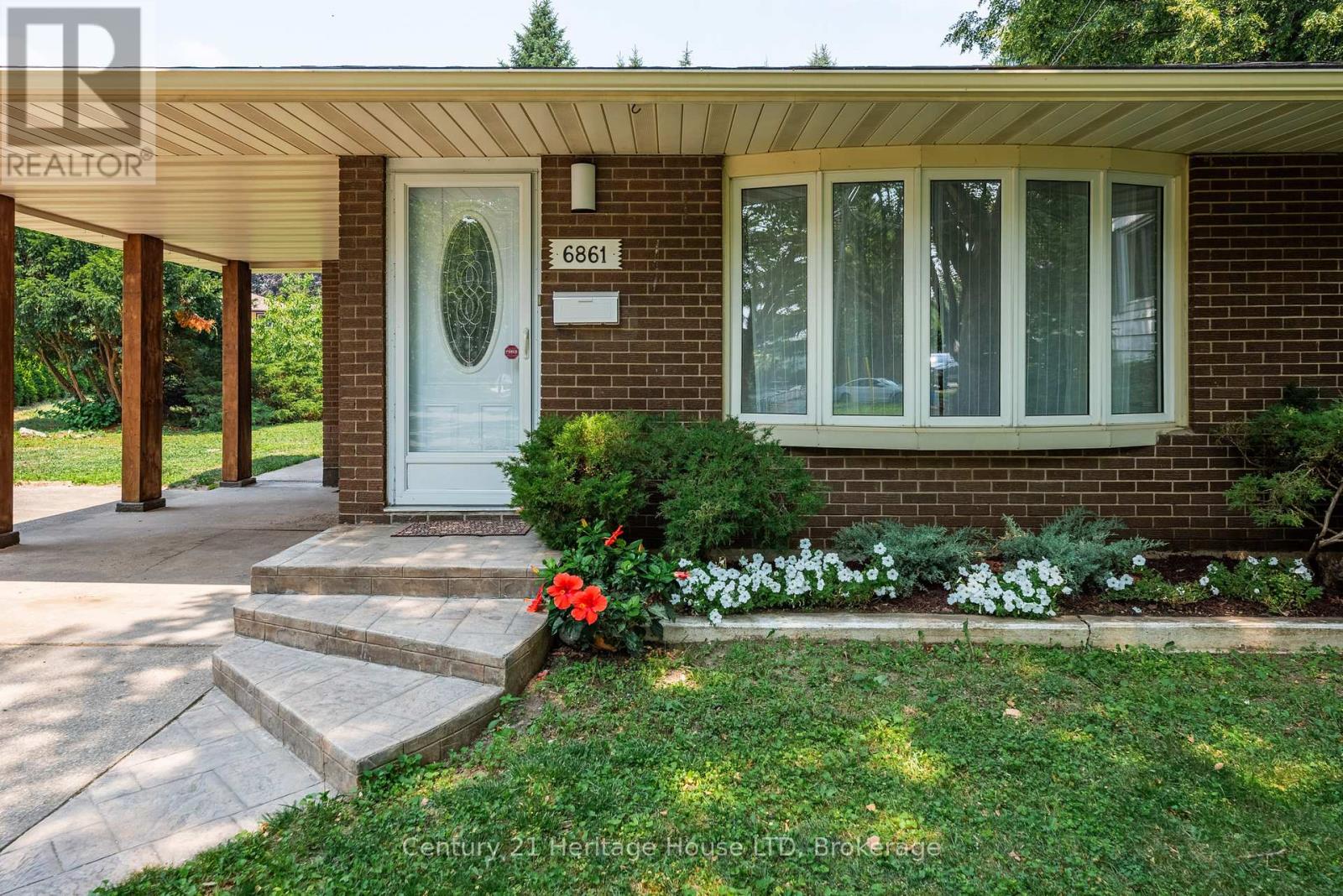6861 Fairlawn Crescent, Niagara Falls (Arad/fallsview), Ontario  L2G 5B1 - Photo 2 - X12329857