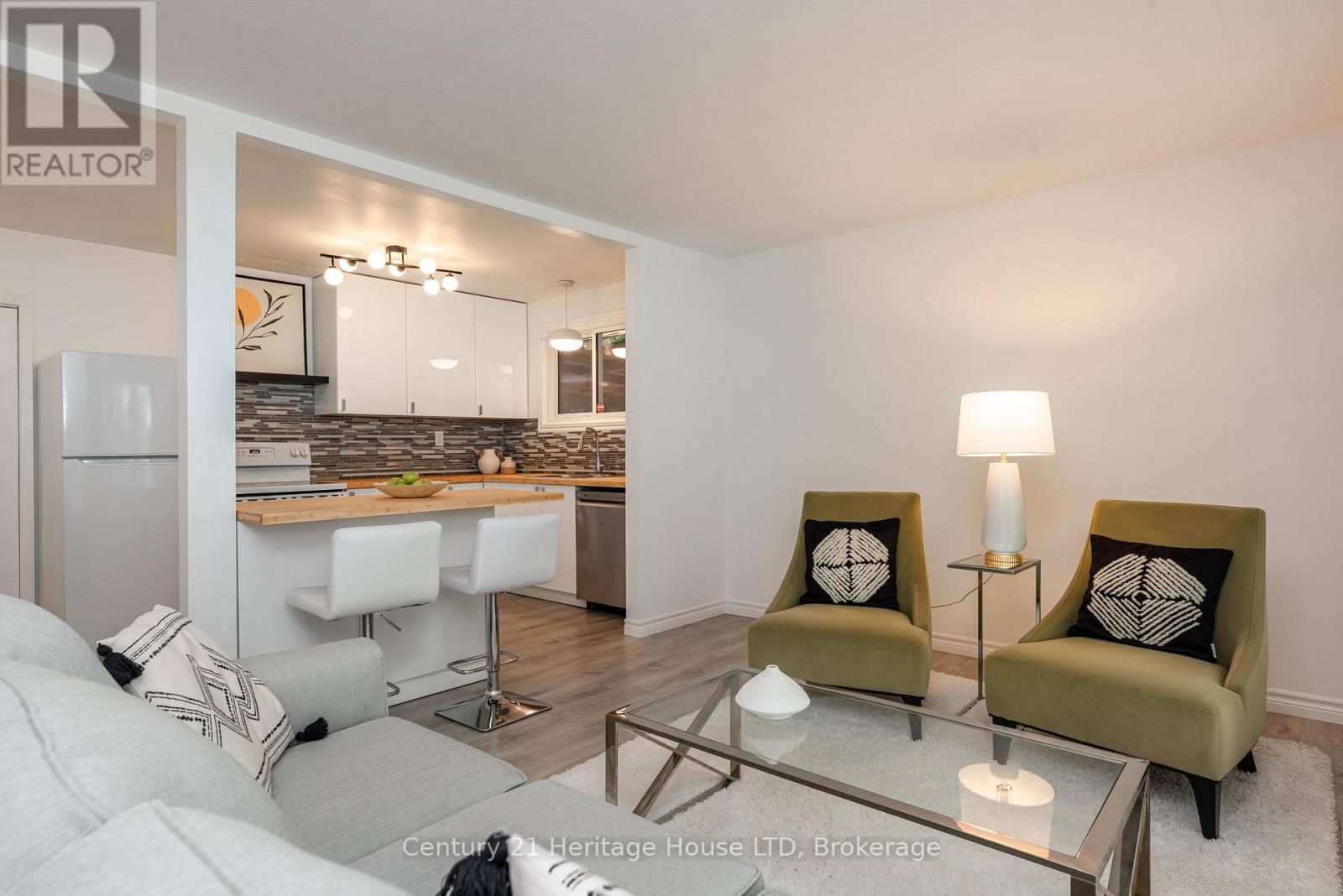 6861 Fairlawn Crescent, Niagara Falls (Arad/fallsview), Ontario  L2G 5B1 - Photo 5 - X12329857