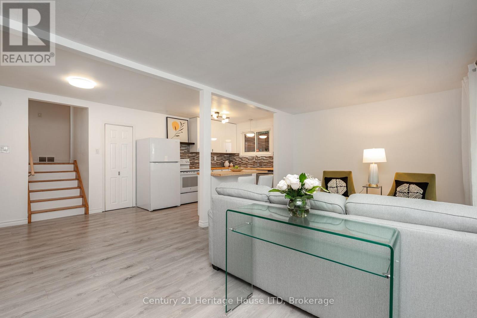6861 Fairlawn Crescent, Niagara Falls (Arad/fallsview), Ontario  L2G 5B1 - Photo 6 - X12329857