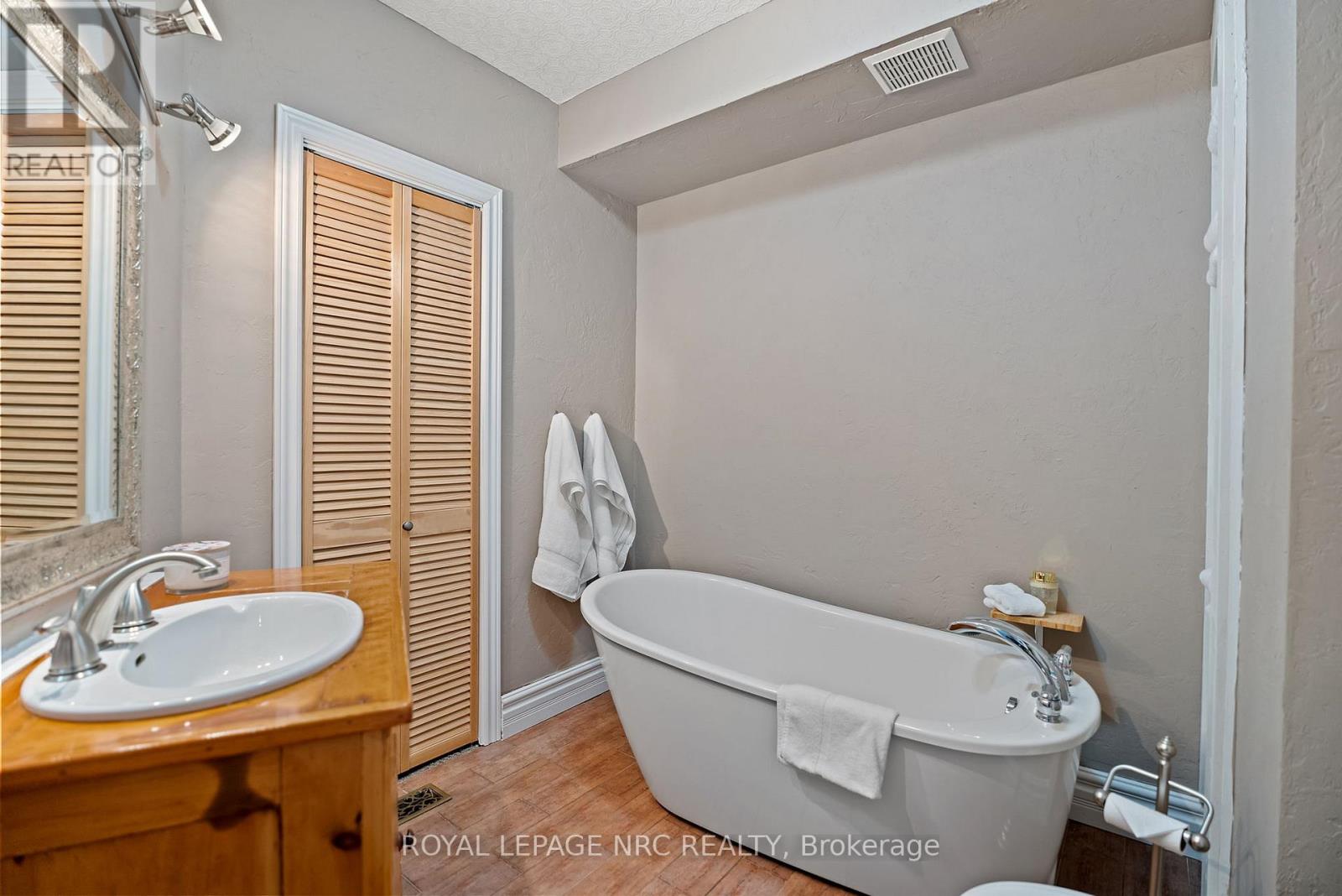 307 Mississagua Street, Niagara-On-The-Lake, Ontario  L0S 1J0 - Photo 35 - X12330594