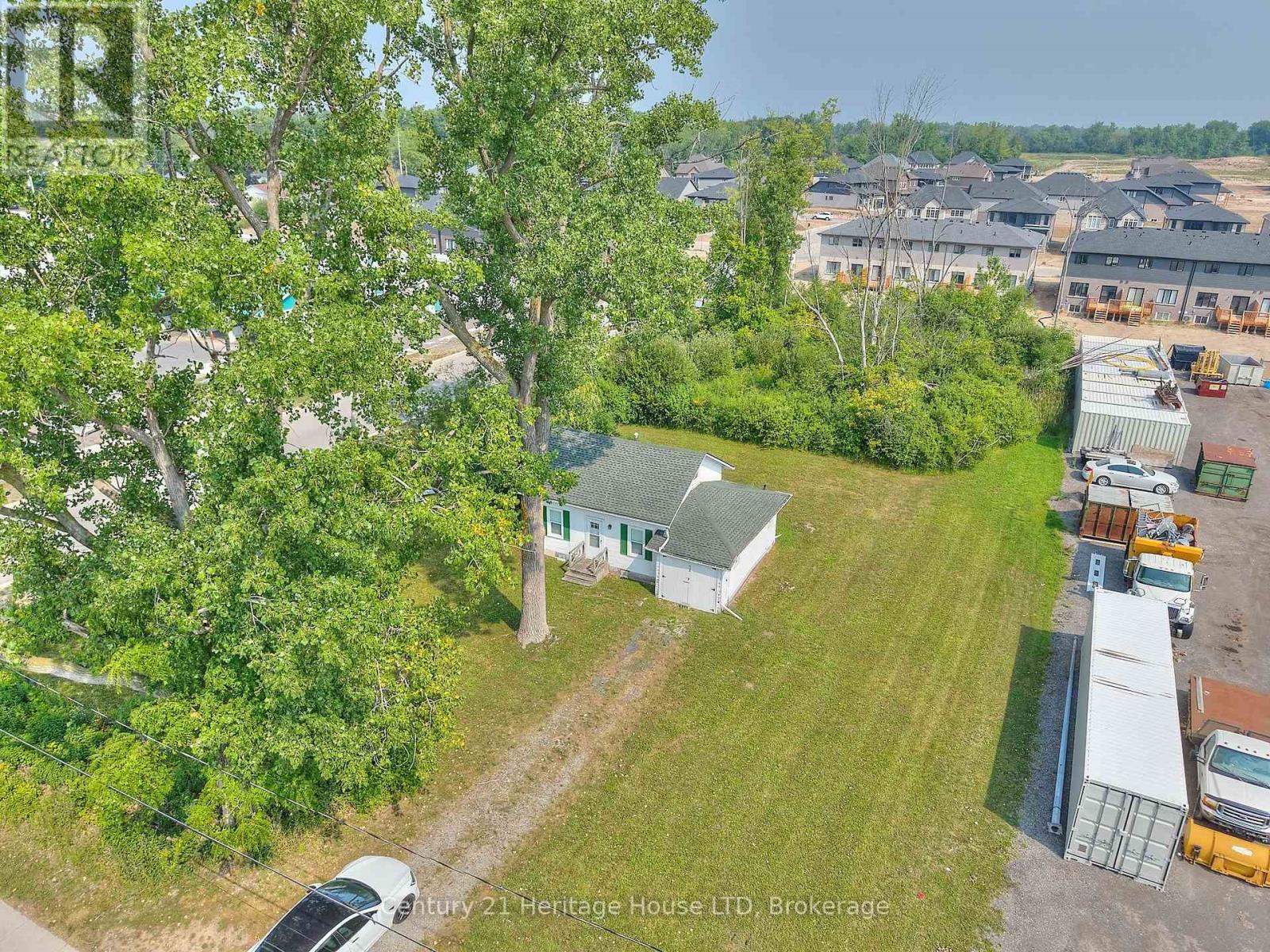 938 Garrison Road, Fort Erie, Ontario  L2A 1N7 - Photo 10 - X12340142