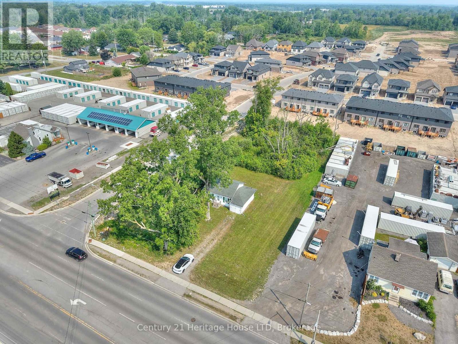 938 Garrison Road, Fort Erie, Ontario  L2A 1N7 - Photo 2 - X12340142