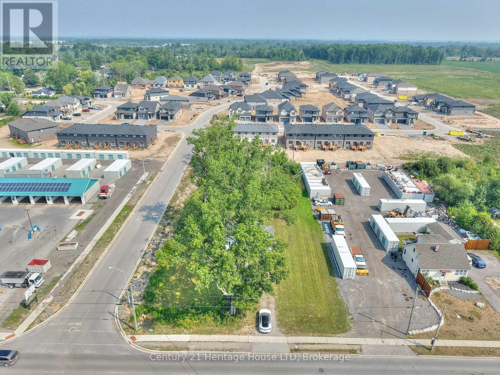 938 Garrison Road, Fort Erie, Ontario  L2A 1N7 - Photo 8 - X12340142