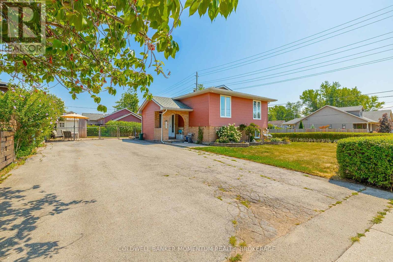 386 Daytona Drive, Fort Erie (Crescent Park), Ontario  L2A 4Y9 - Photo 2 - X12340876