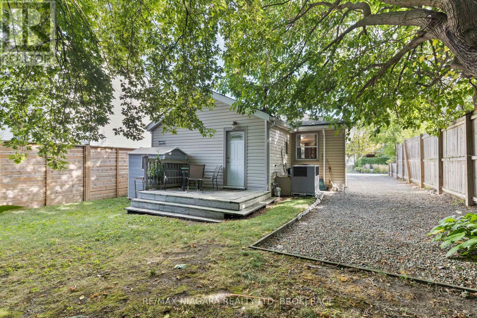 118 Lockhart Street, Niagara-On-The-Lake (Town), Ontario  L0S 1J0 - Photo 15 - X12361099