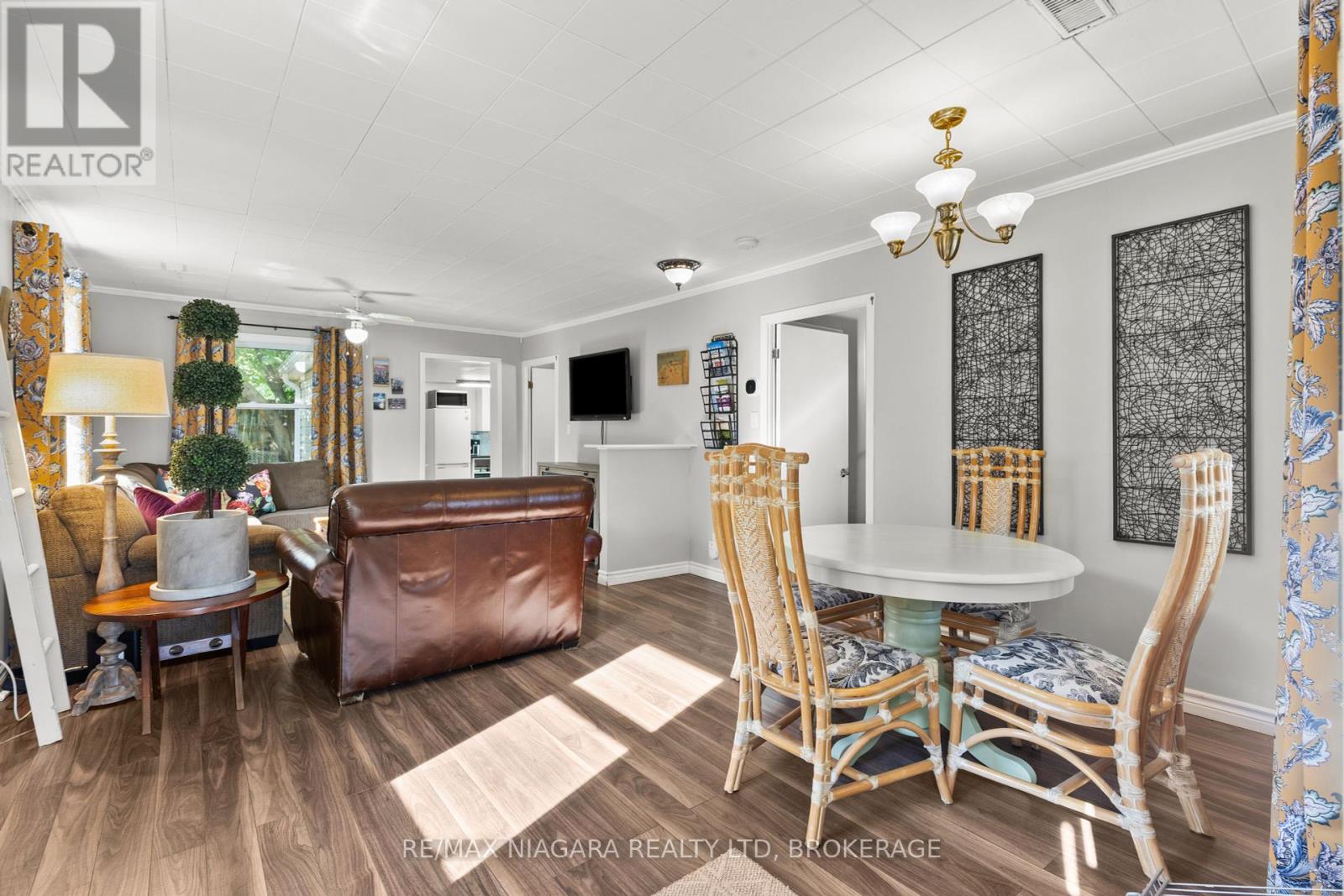 118 Lockhart Street, Niagara-On-The-Lake (Town), Ontario  L0S 1J0 - Photo 6 - X12361099