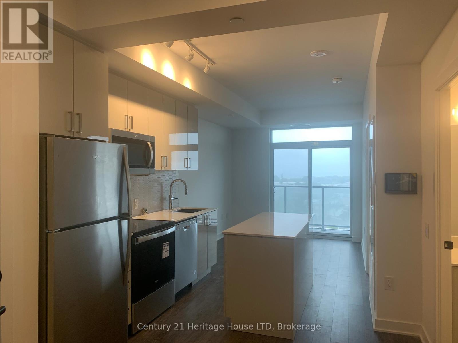 1013 - 2782 Barton Street, Hamilton, Ontario  L8E 0L3 - Photo 3 - X12362116