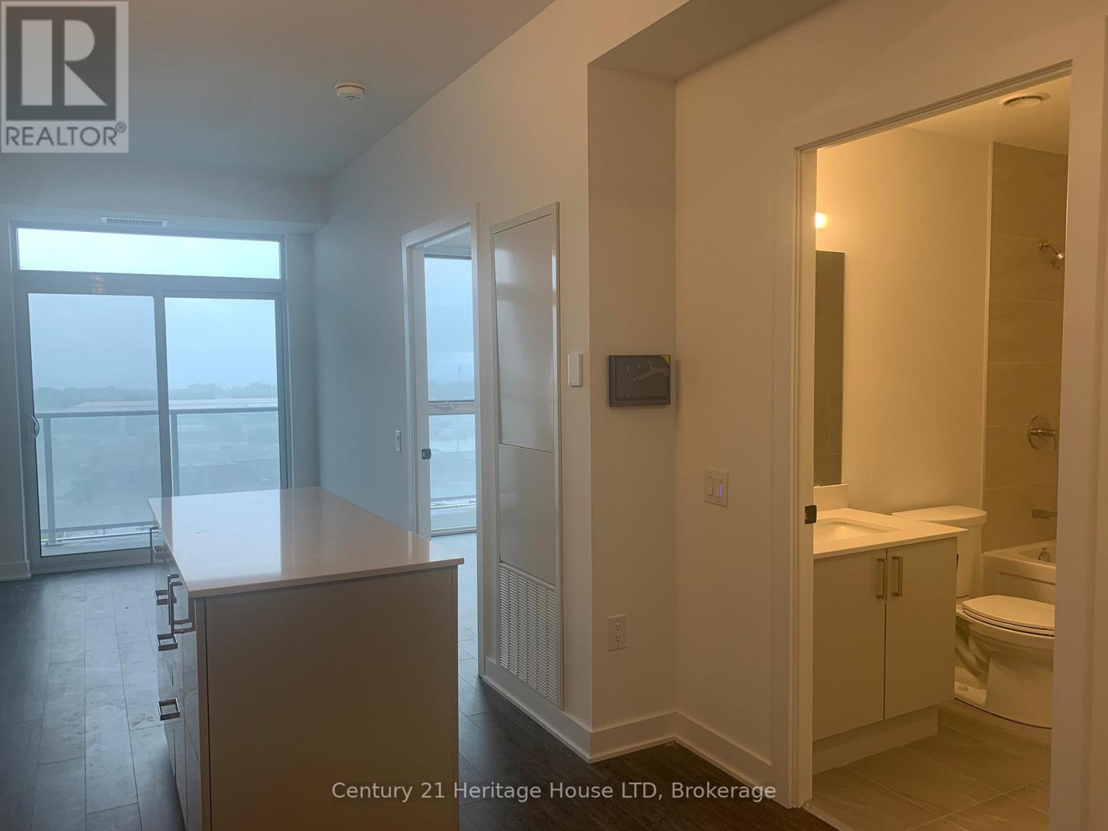 1013 - 2782 Barton Street, Hamilton, Ontario  L8E 0L3 - Photo 6 - X12362116