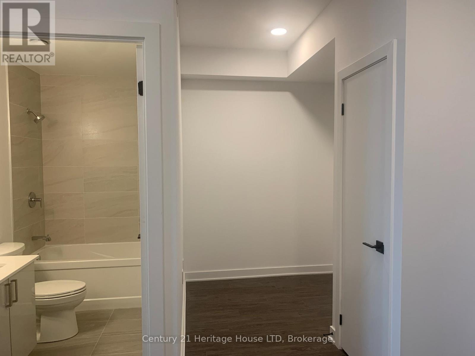 1013 - 2782 Barton Street, Hamilton, Ontario  L8E 0L3 - Photo 7 - X12362116