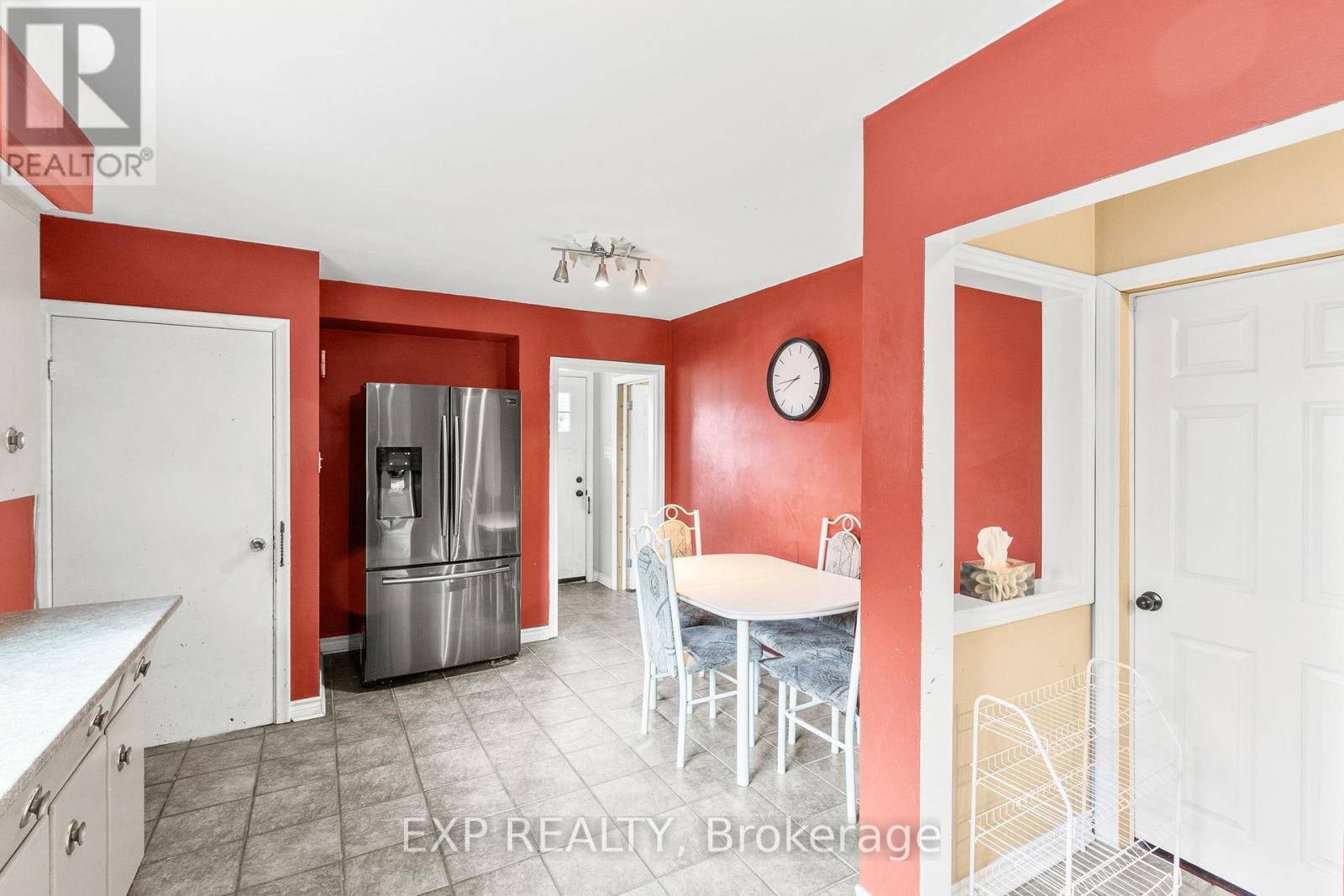 61 Radford Street, Hamilton (Ainslie Wood), Ontario  L8S 3E5 - Photo 10 - X12363943