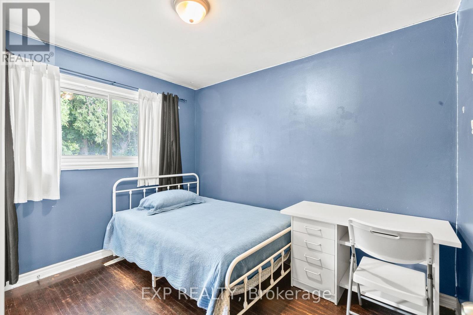 61 Radford Street, Hamilton (Ainslie Wood), Ontario  L8S 3E5 - Photo 12 - X12363943