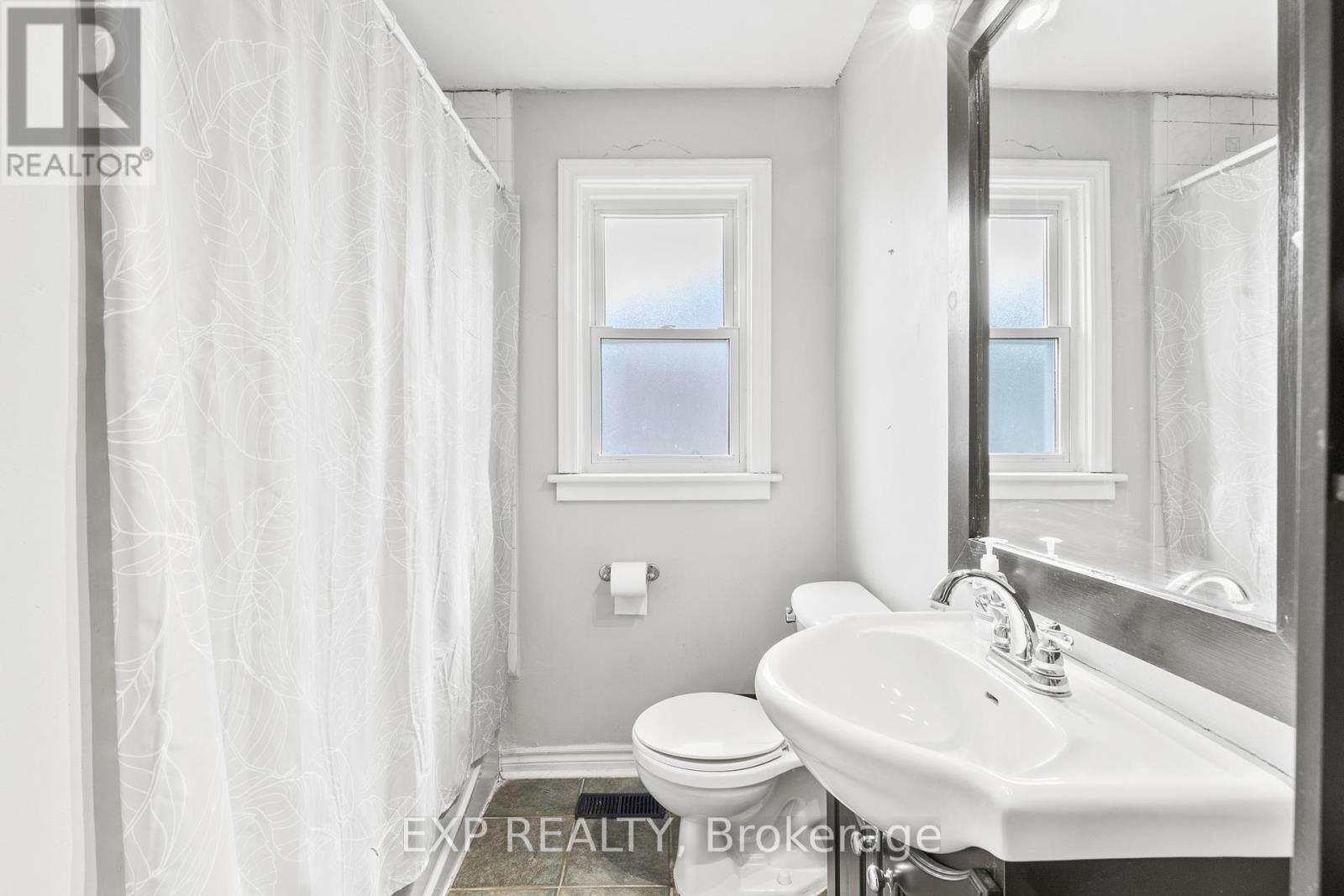61 Radford Street, Hamilton (Ainslie Wood), Ontario  L8S 3E5 - Photo 14 - X12363943