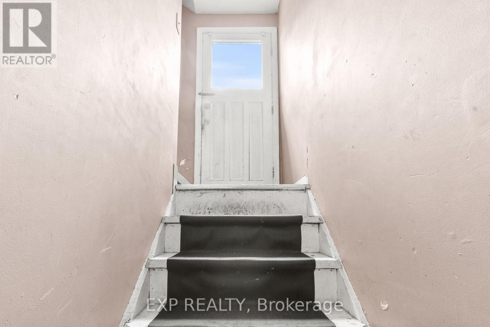 61 Radford Street, Hamilton (Ainslie Wood), Ontario  L8S 3E5 - Photo 15 - X12363943