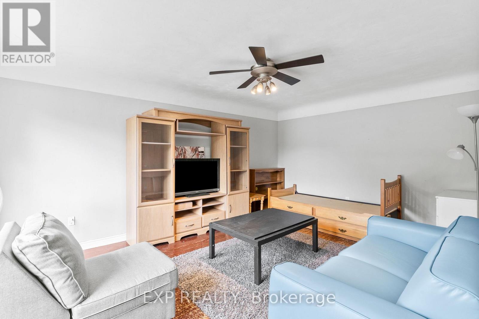 61 Radford Street, Hamilton (Ainslie Wood), Ontario  L8S 3E5 - Photo 6 - X12363943