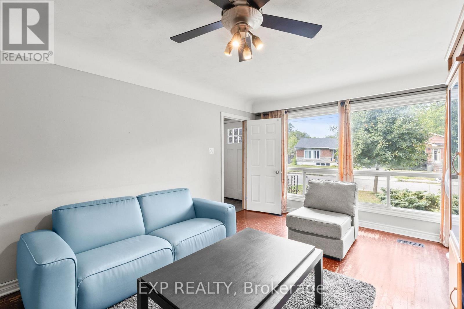 61 Radford Street, Hamilton (Ainslie Wood), Ontario  L8S 3E5 - Photo 7 - X12363943