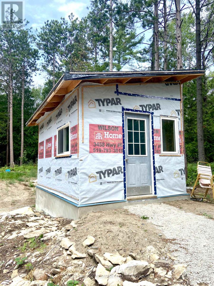 262 Johnsons Harbour Road, Northern Bruce Peninsula, Ontario  N0H 2R0 - Photo 11 - X12365347