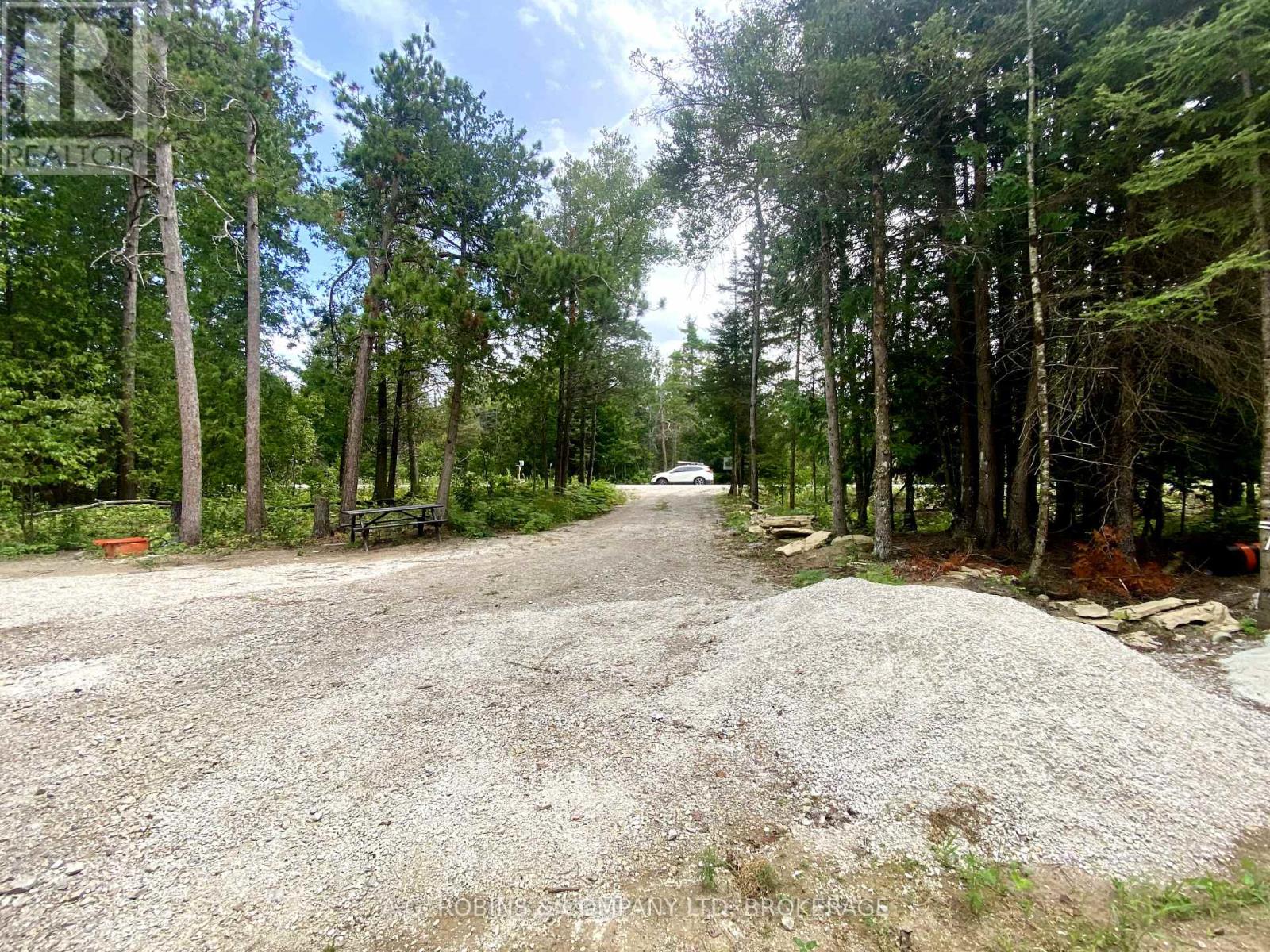 262 Johnsons Harbour Road, Northern Bruce Peninsula, Ontario  N0H 2R0 - Photo 13 - X12365347