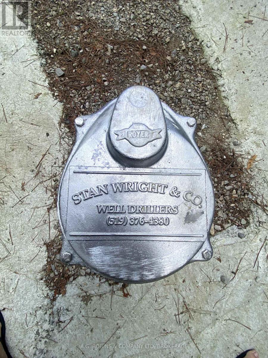 262 Johnsons Harbour Road, Northern Bruce Peninsula, Ontario  N0H 2R0 - Photo 18 - X12365347