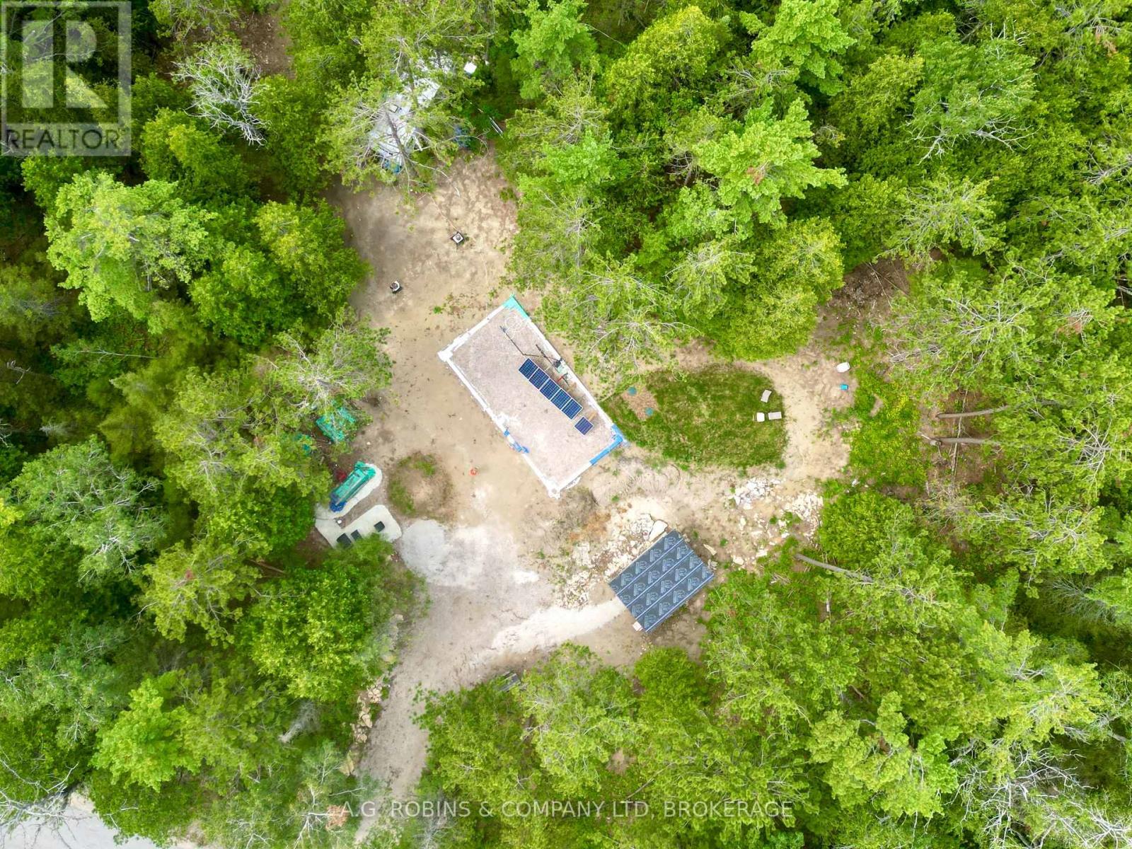 262 Johnsons Harbour Road, Northern Bruce Peninsula, Ontario  N0H 2R0 - Photo 2 - X12365347