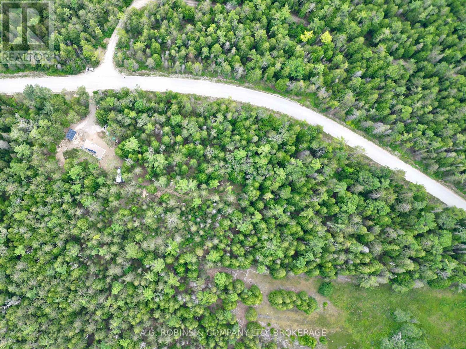 262 Johnsons Harbour Road, Northern Bruce Peninsula, Ontario  N0H 2R0 - Photo 3 - X12365347