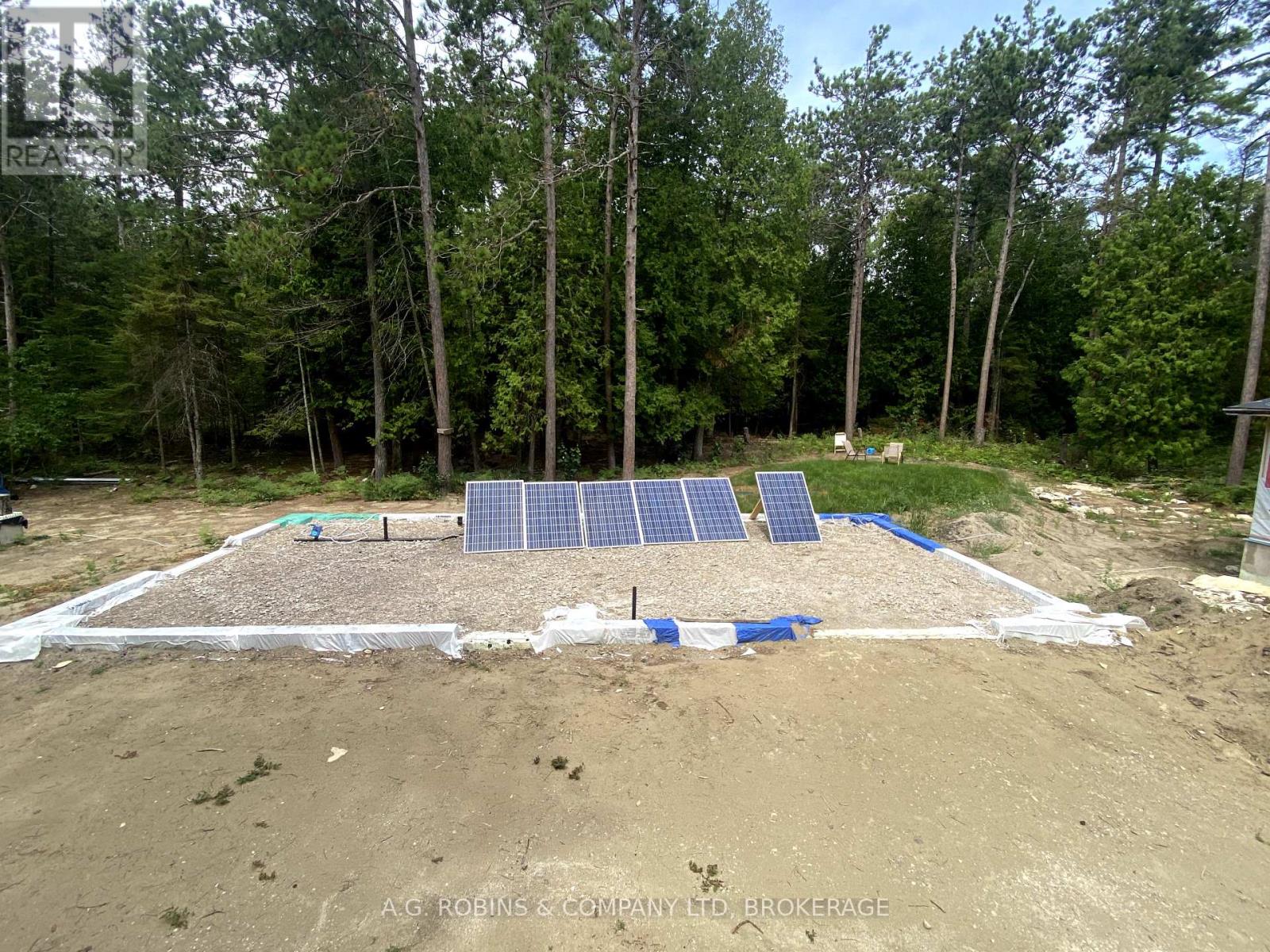 262 Johnsons Harbour Road, Northern Bruce Peninsula, Ontario  N0H 2R0 - Photo 5 - X12365347