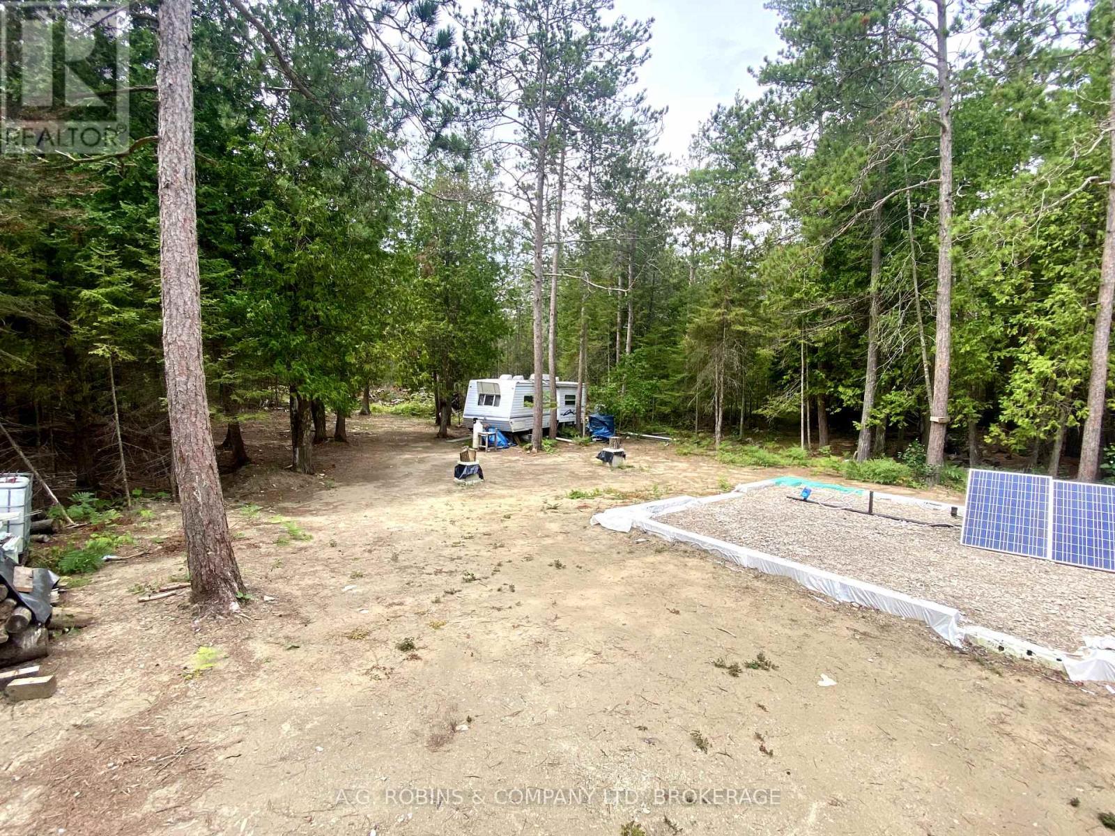 262 Johnsons Harbour Road, Northern Bruce Peninsula, Ontario  N0H 2R0 - Photo 7 - X12365347