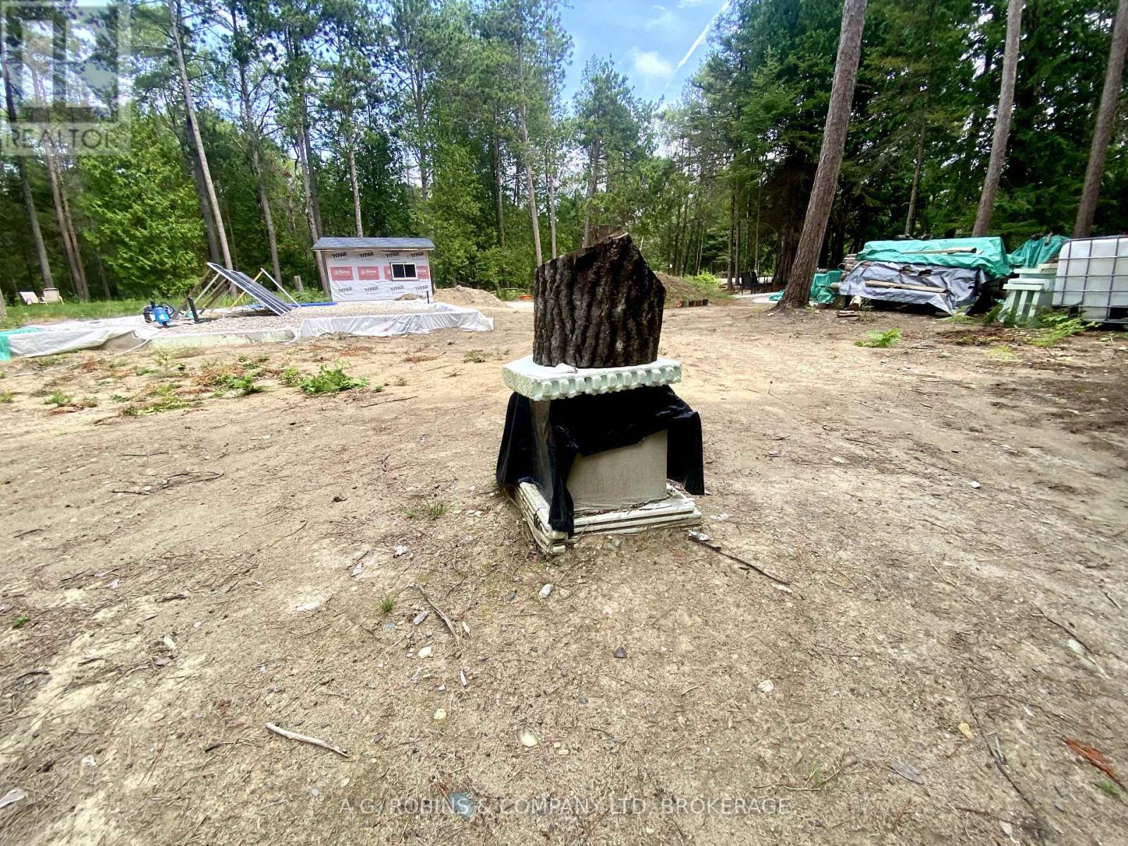 262 Johnsons Harbour Road, Northern Bruce Peninsula, Ontario  N0H 2R0 - Photo 8 - X12365347