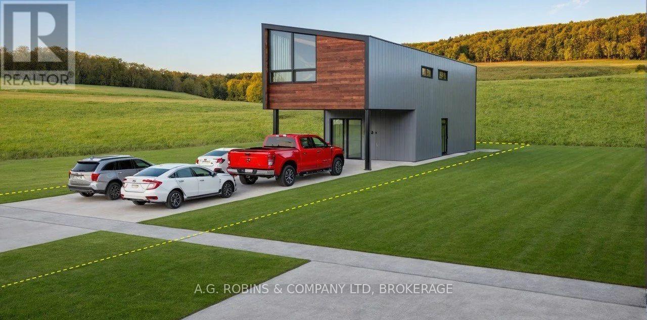 262 Johnsons Harbour Road, Northern Bruce Peninsula, Ontario  N0H 2R0 - Photo 9 - X12365347