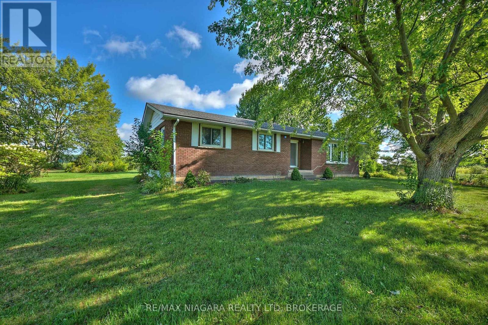 32626 Clarendon Street W, Wainfleet, Ontario  L0S 1V0 - Photo 11 - X12365740