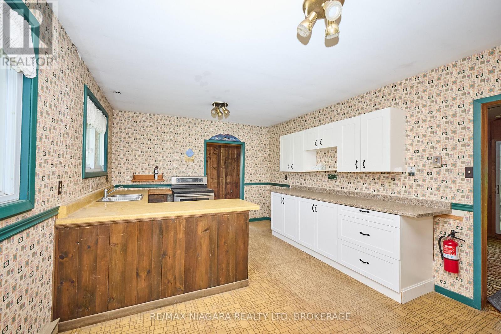 32626 Clarendon Street W, Wainfleet, Ontario  L0S 1V0 - Photo 26 - X12365740