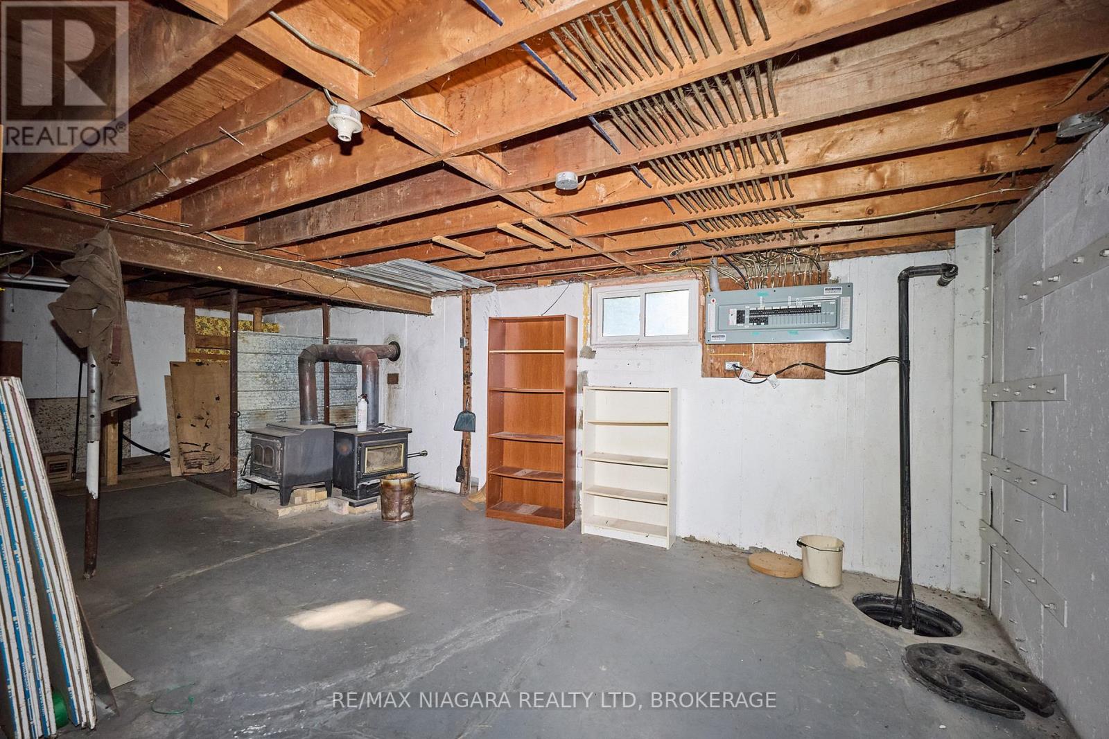 32626 Clarendon Street W, Wainfleet, Ontario  L0S 1V0 - Photo 35 - X12365740