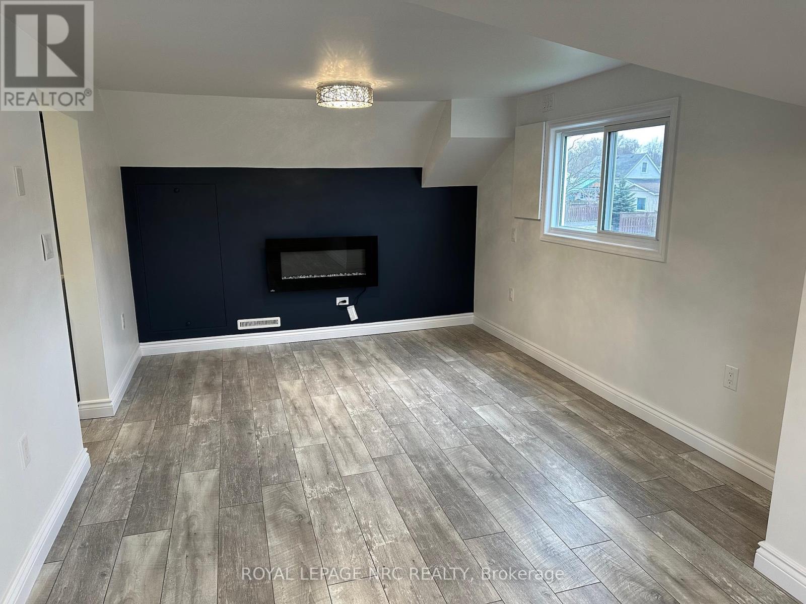 45 Catherine Street, Fort Erie, Ontario  L2A 2G8 - Photo 12 - X12369324