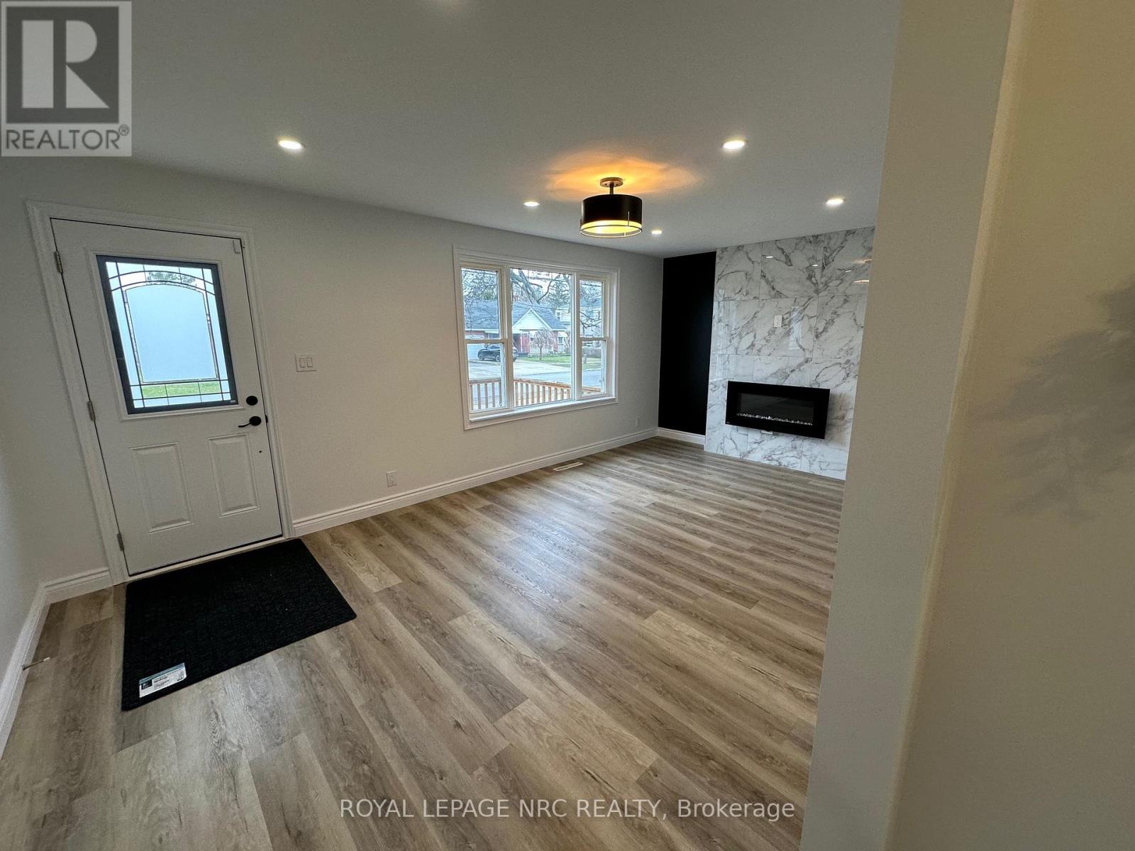 45 Catherine Street, Fort Erie, Ontario  L2A 2G8 - Photo 3 - X12369324