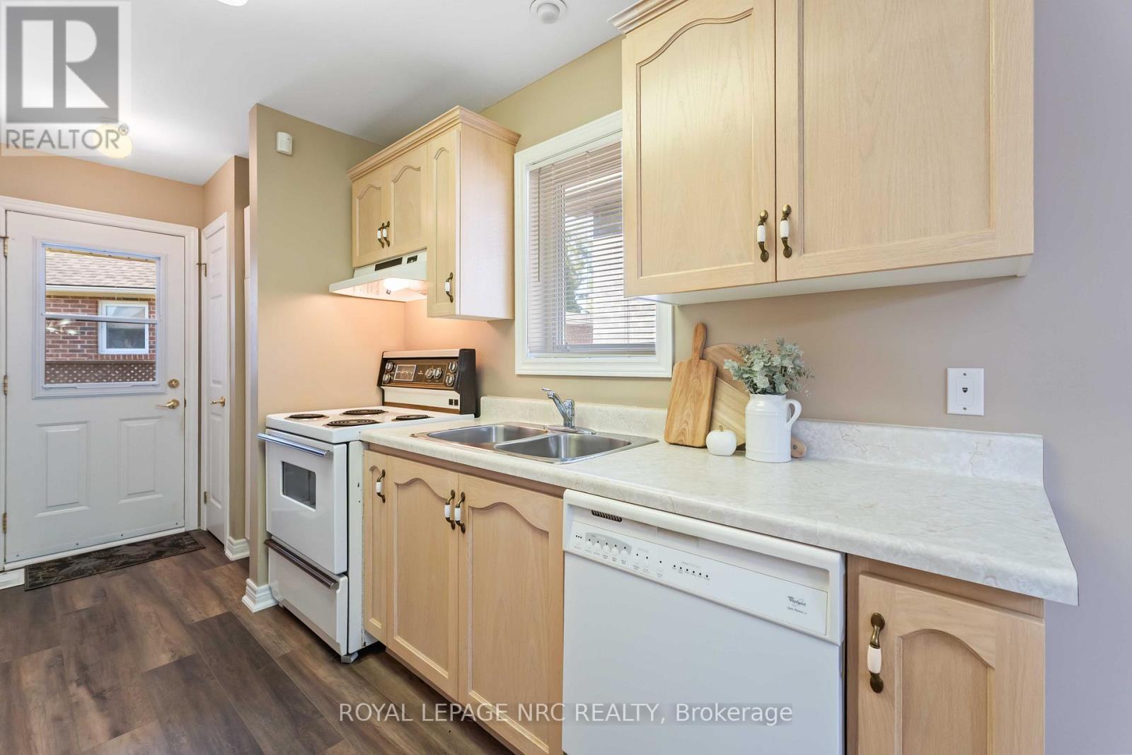 3900 Rainbow Lane, Lincoln (Lincoln-Jordan/vineland), Ontario  L0R 2C0 - Photo 16 - X12371807