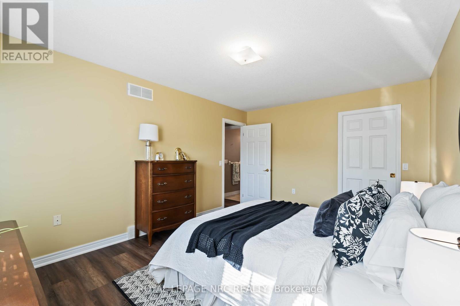 3900 Rainbow Lane, Lincoln (Lincoln-Jordan/vineland), Ontario  L0R 2C0 - Photo 21 - X12371807