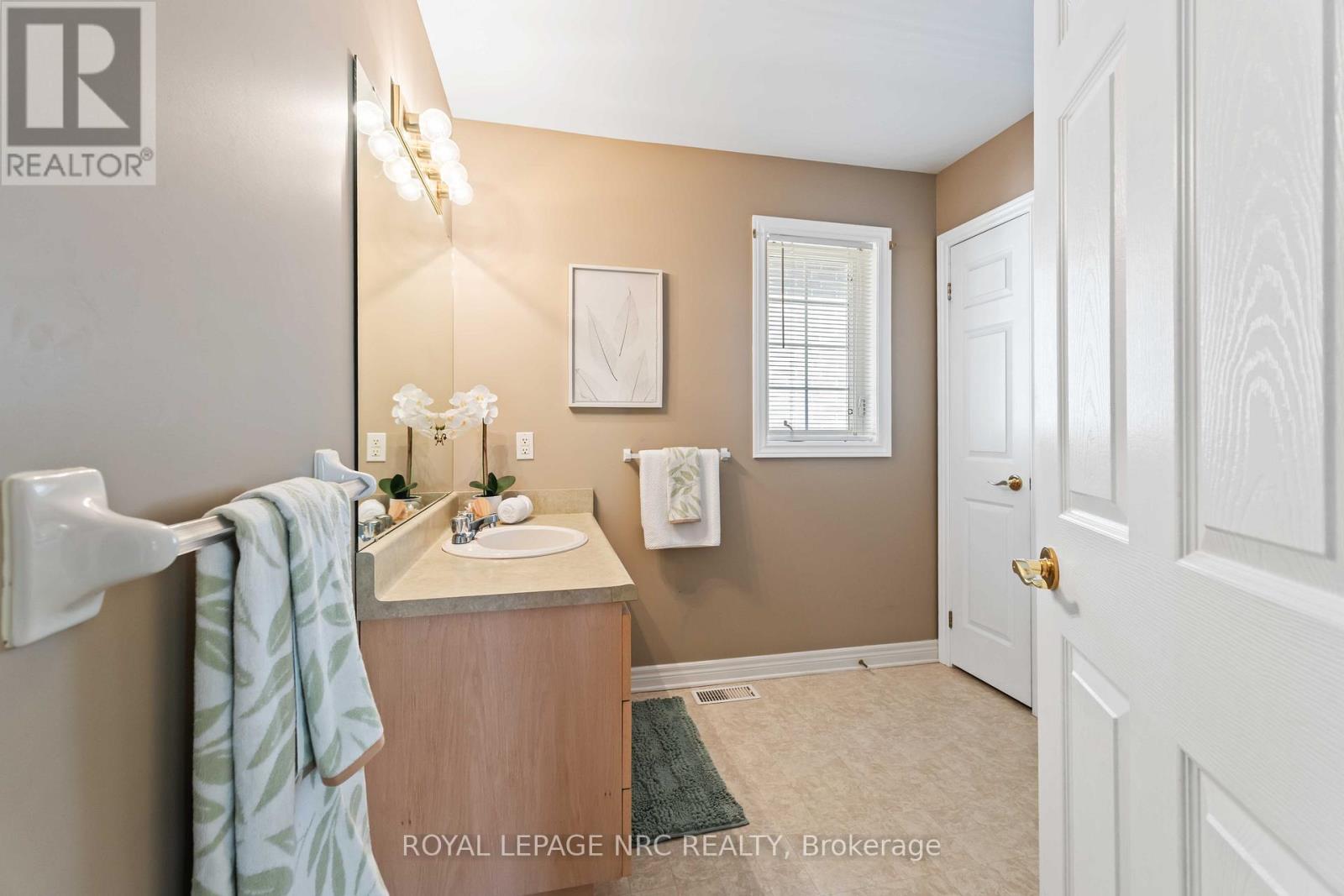 3900 Rainbow Lane, Lincoln (Lincoln-Jordan/vineland), Ontario  L0R 2C0 - Photo 24 - X12371807