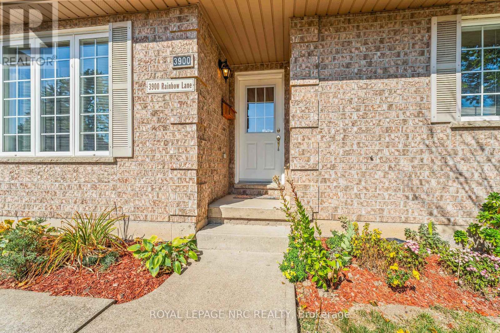 3900 Rainbow Lane, Lincoln (Lincoln-Jordan/vineland), Ontario  L0R 2C0 - Photo 3 - X12371807