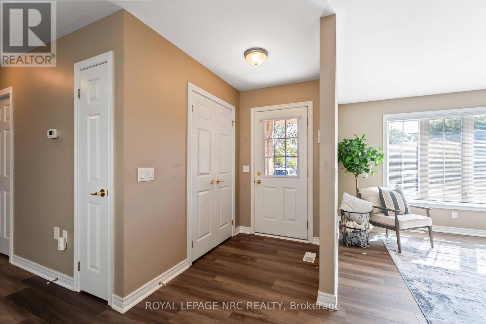 3900 Rainbow Lane, Lincoln (Lincoln-Jordan/vineland), Ontario  L0R 2C0 - Photo 5 - X12371807