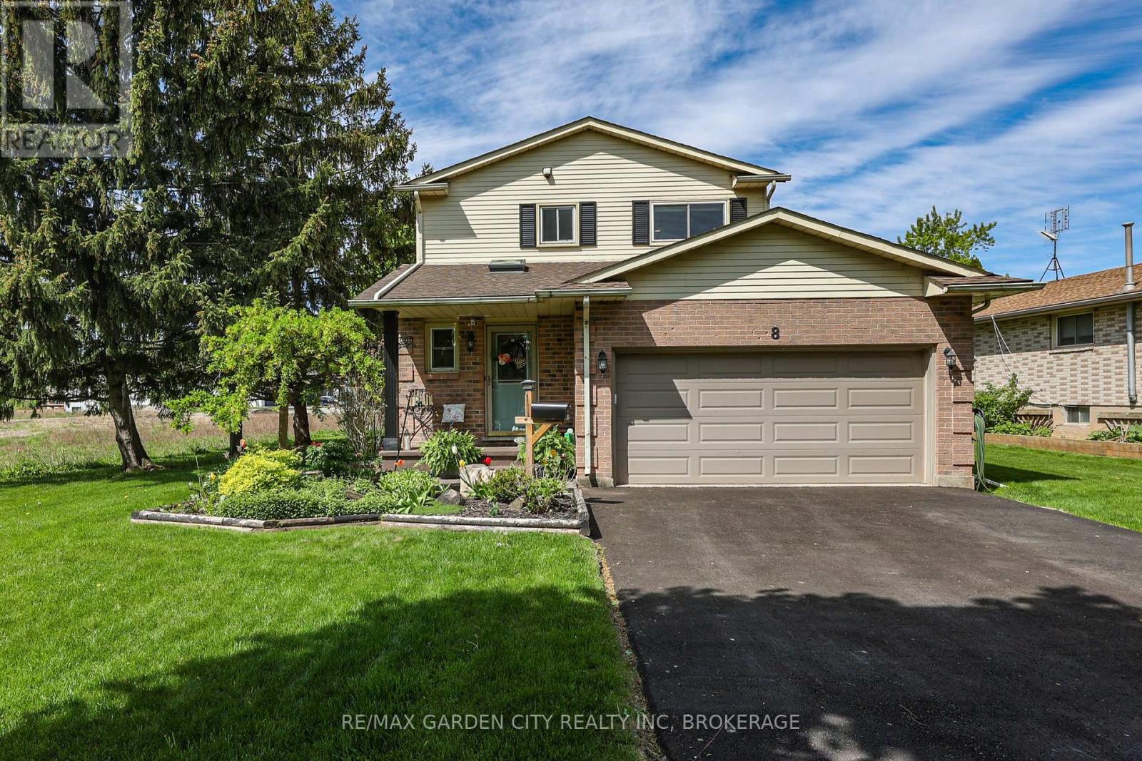 8 LAMPMAN CRESCENT, Thorold, Ontario
