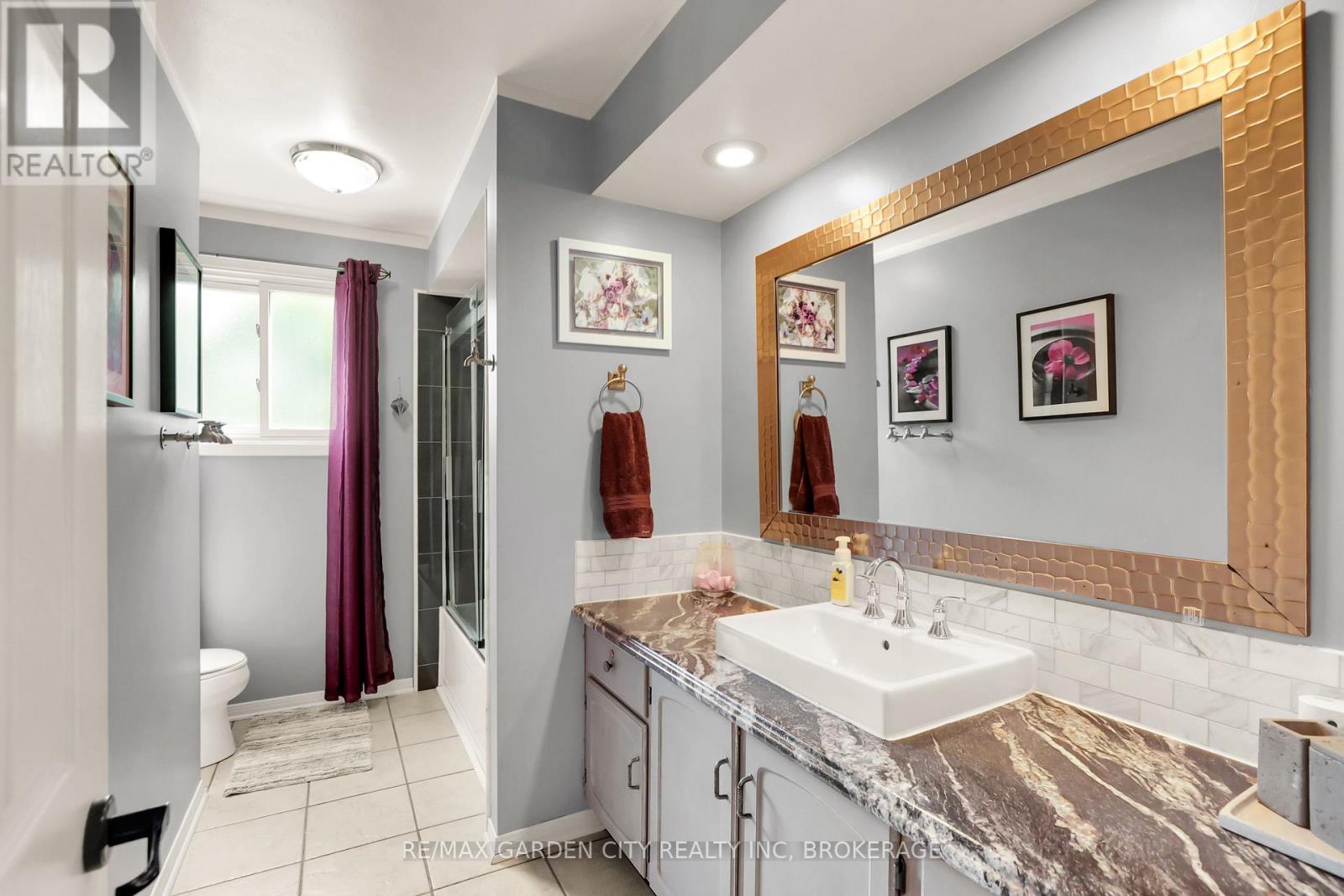 8 Lampman Crescent, Thorold, Ontario  L2V 4K7 - Photo 22 - X12375433