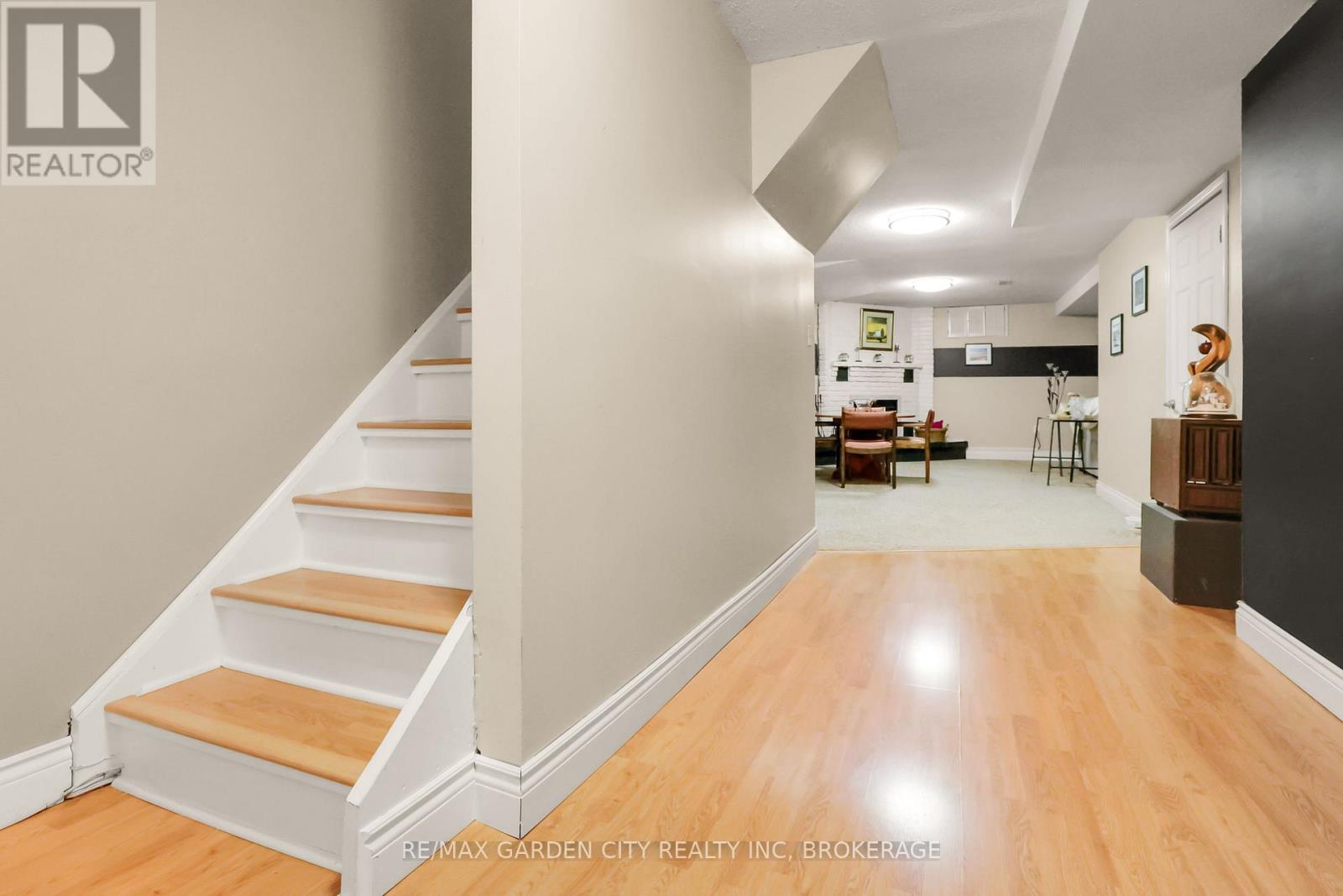 8 Lampman Crescent, Thorold, Ontario  L2V 4K7 - Photo 24 - X12375433