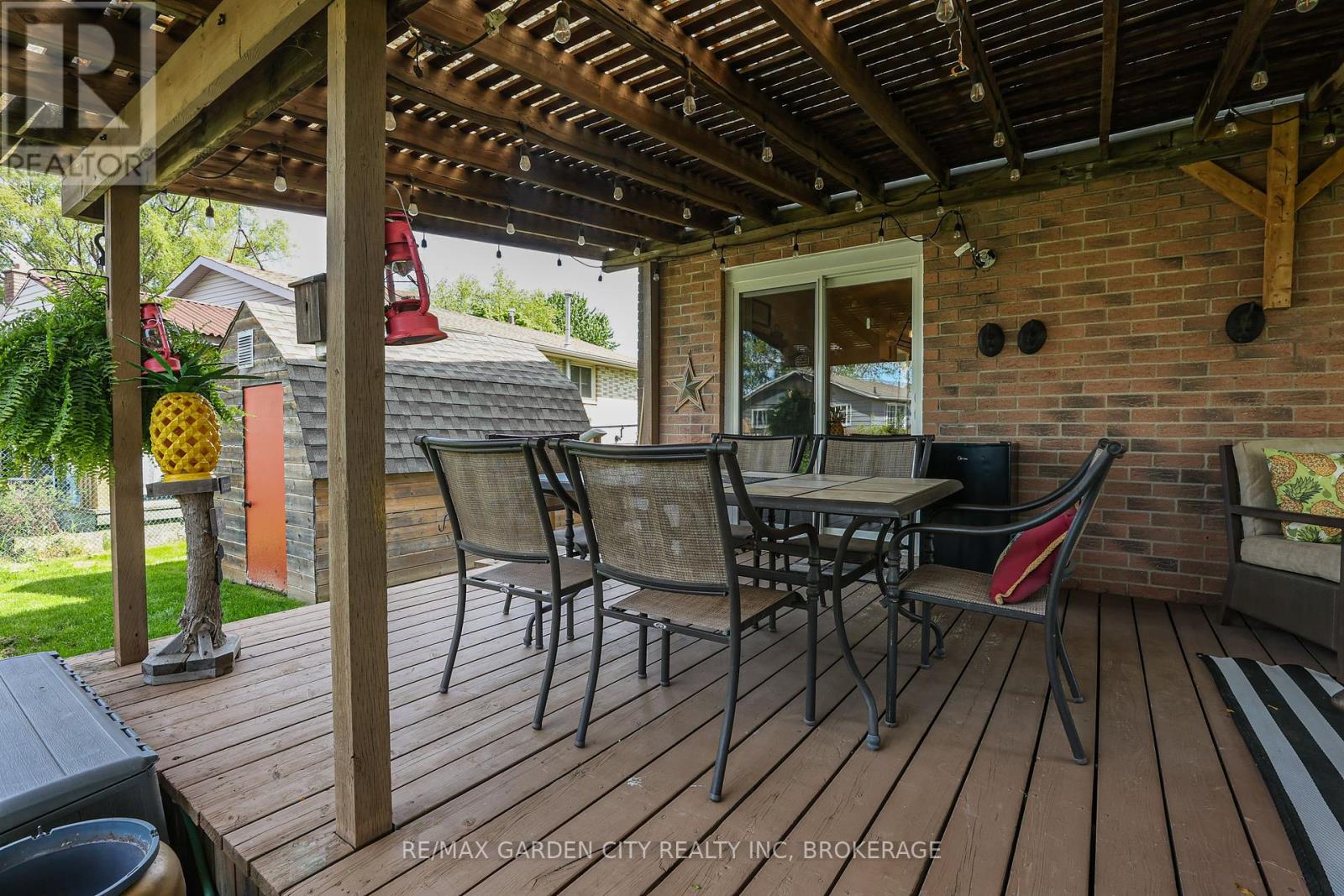 8 Lampman Crescent, Thorold, Ontario  L2V 4K7 - Photo 29 - X12375433